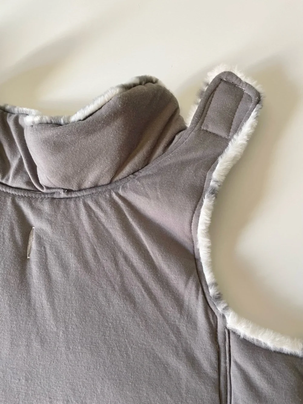 Koolaburra UGG Medium Danny Faux Fur Reversible Pet Vest Cozy White Gray Plaid
